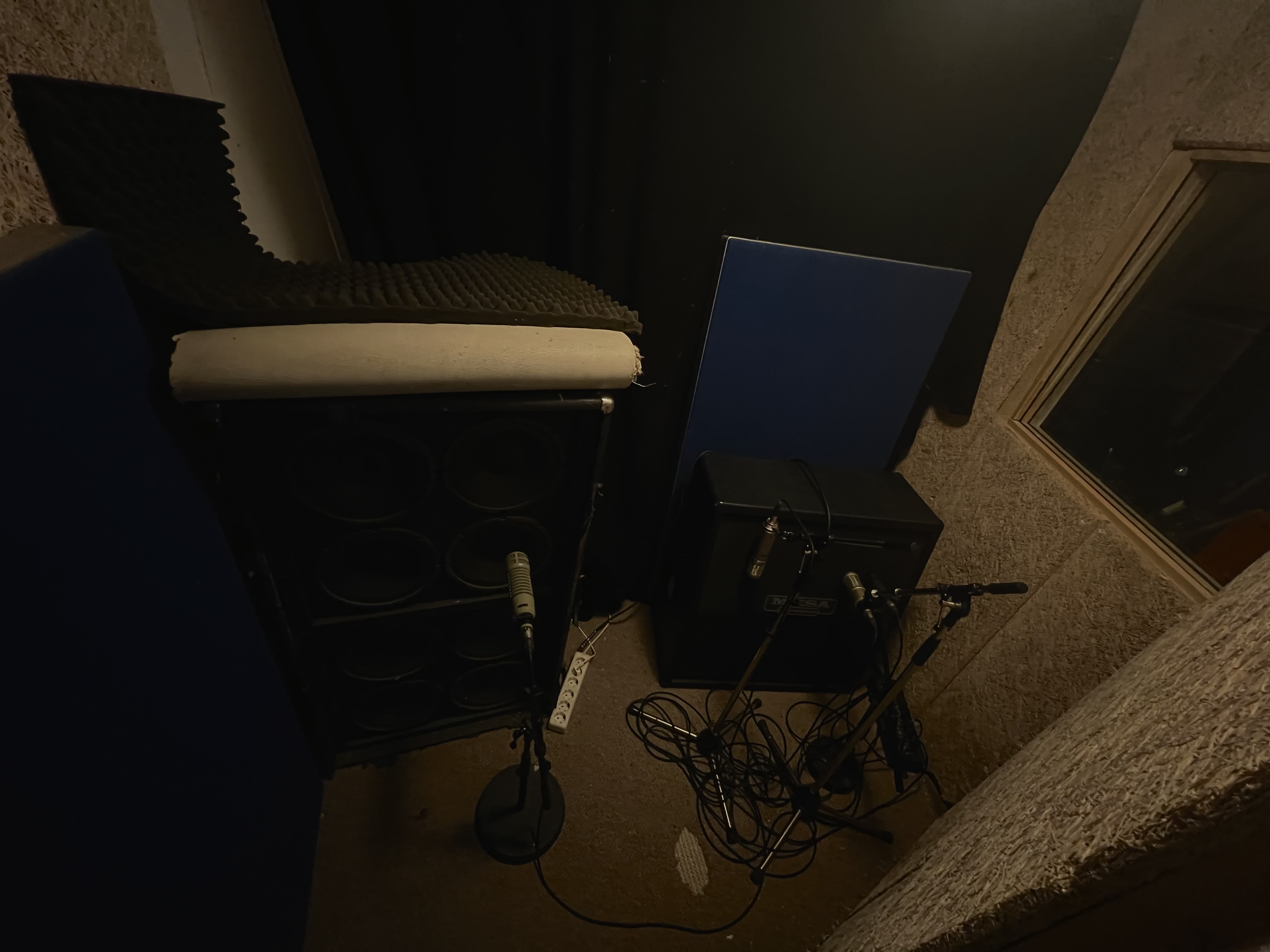 Vocal booth, lamp, mic